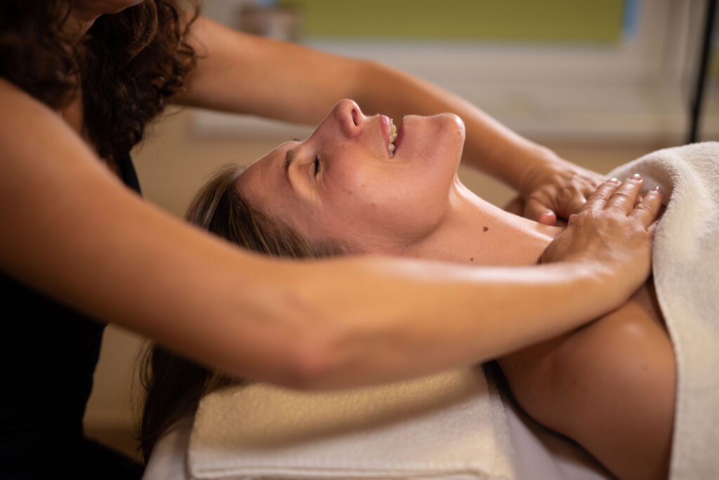 jucy face lifting masaža